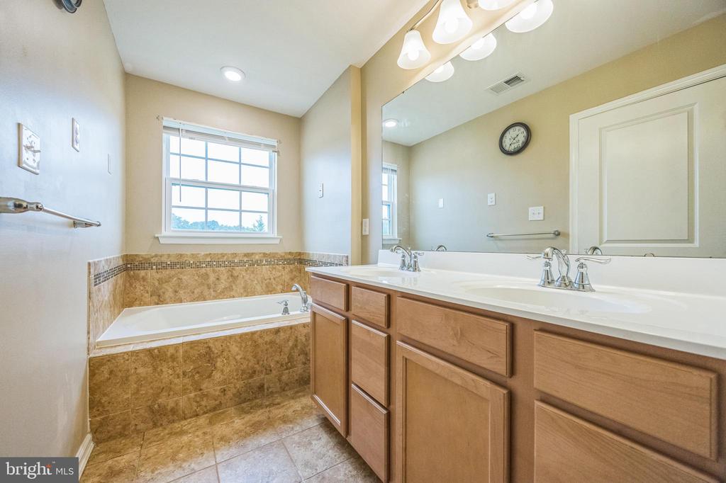 1072 PRIME PLACE