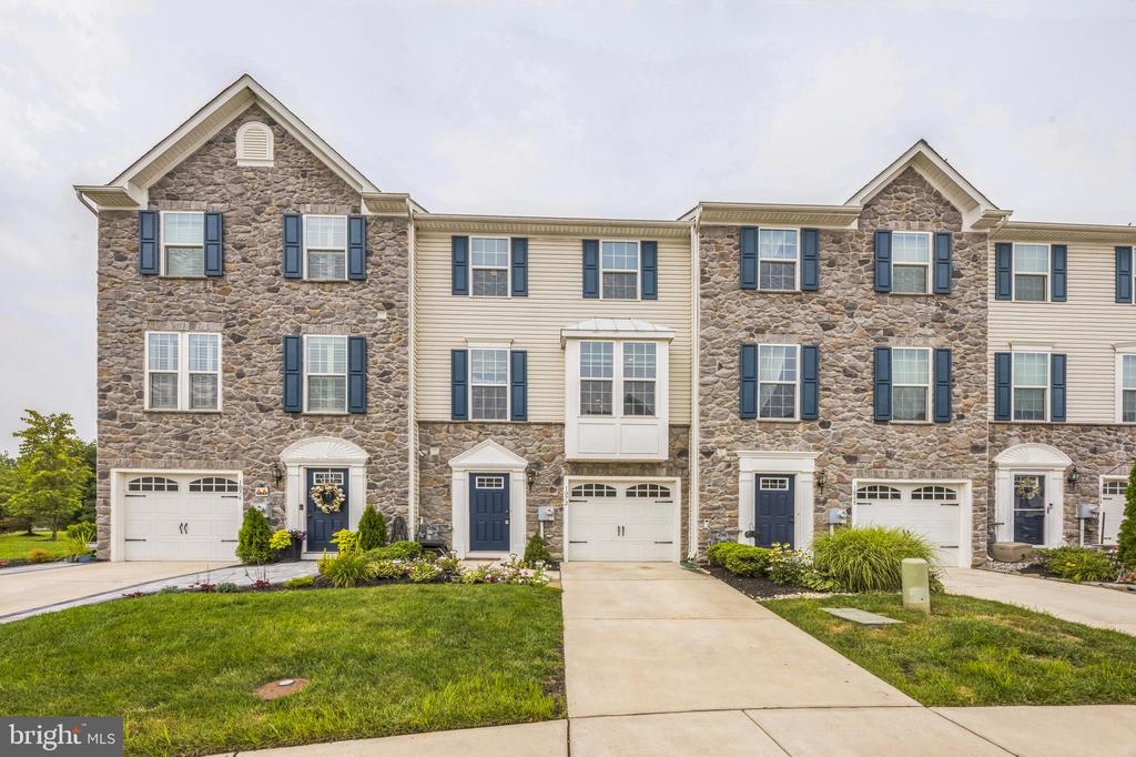 1072 PRIME PLACE