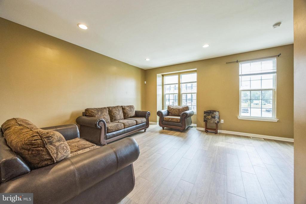 1072 PRIME PLACE