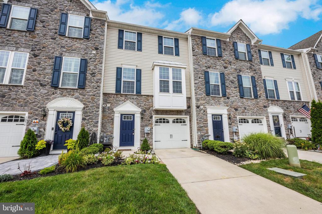 1072 PRIME PLACE