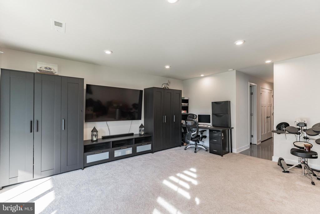 2301 LAMINGTON CT