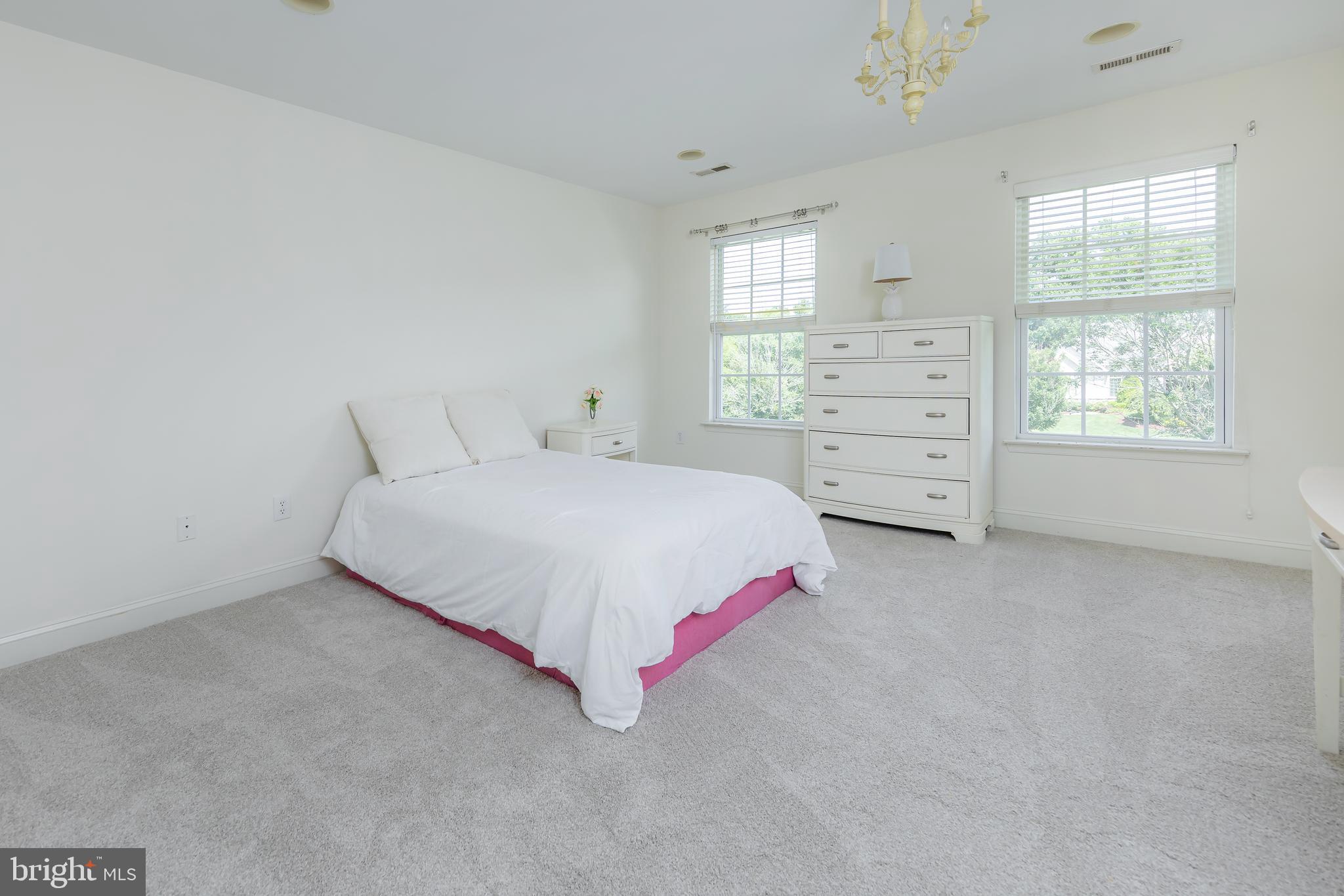 402 Nastasi Ct