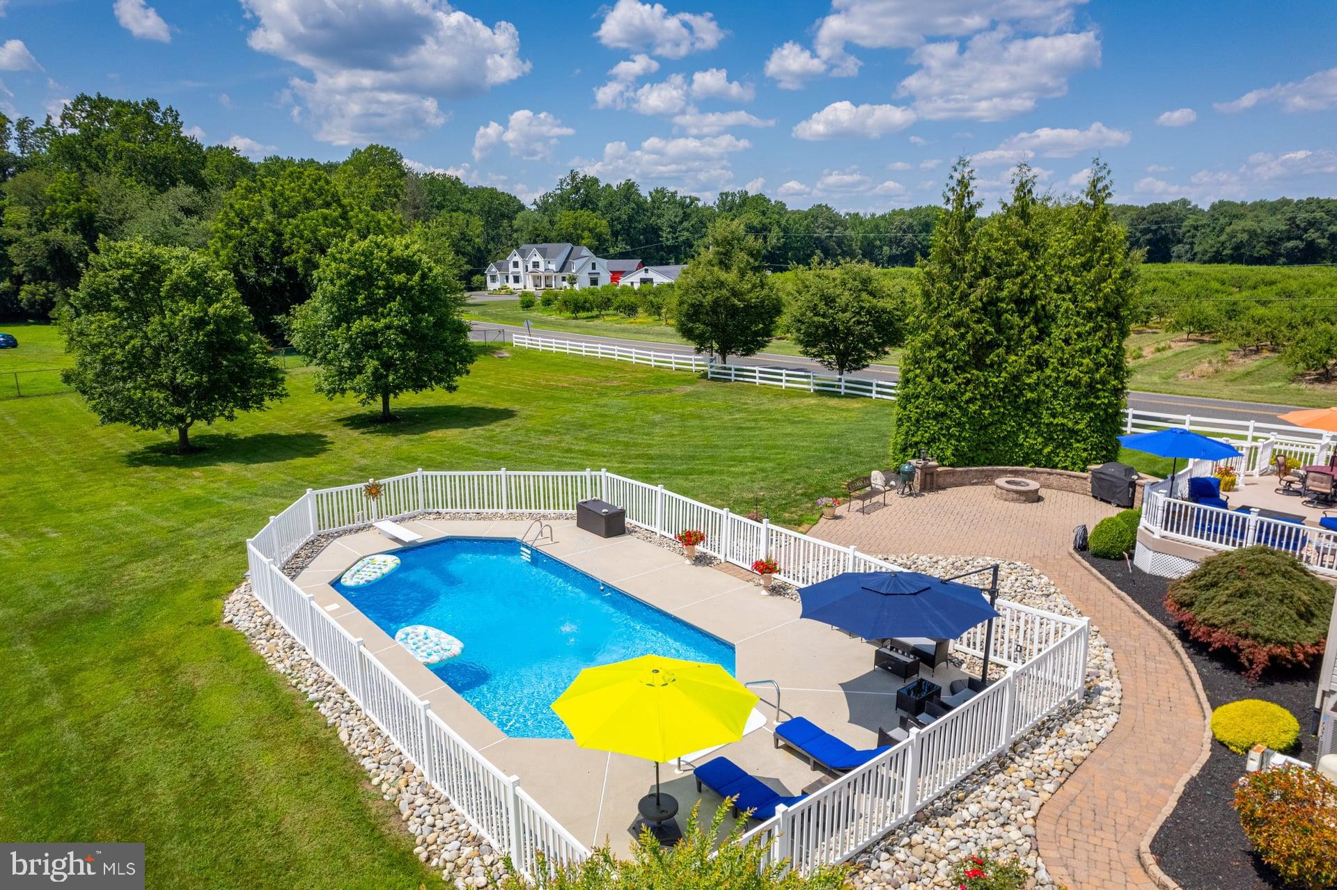 102 Brookside Way