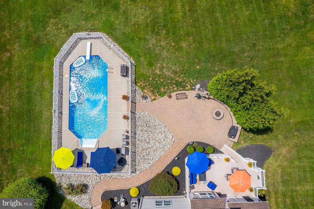 102 Brookside Way