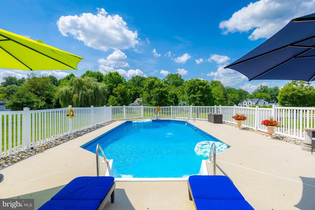 102 Brookside Way