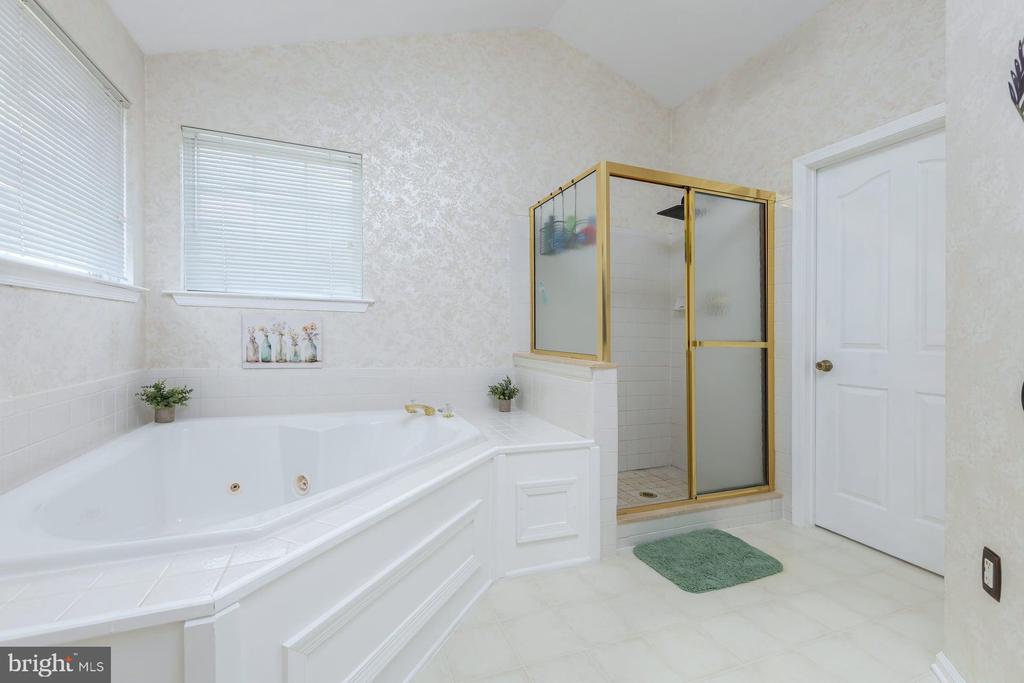 102 Brookside Way