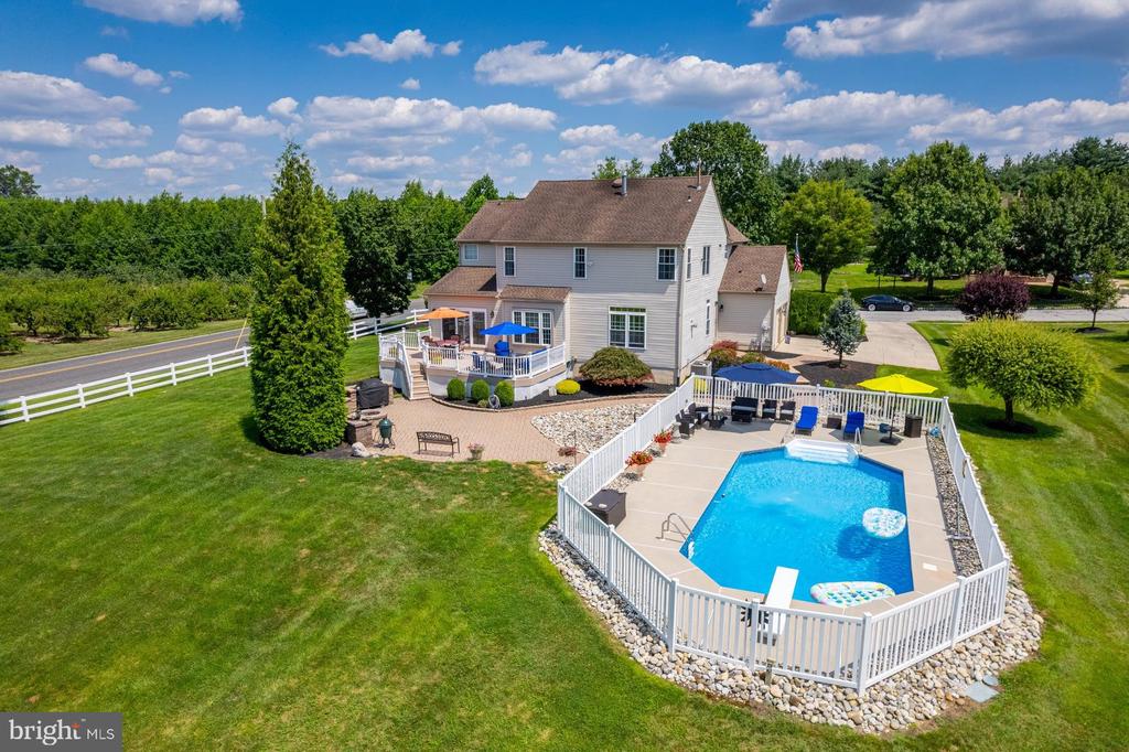 102 Brookside Way