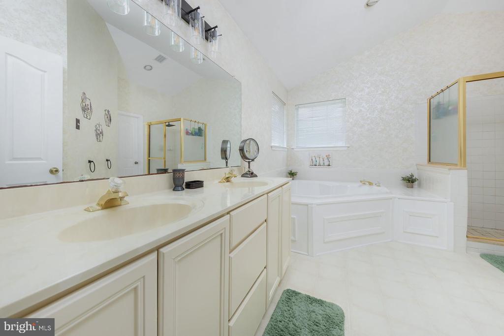 102 Brookside Way