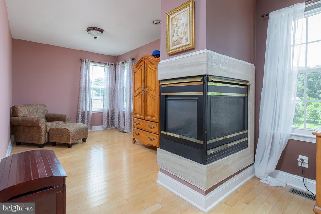102 Brookside Way