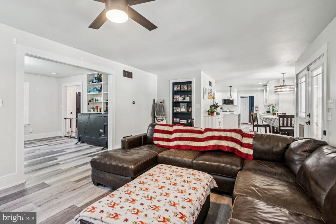 1521 E MALAGA ROAD