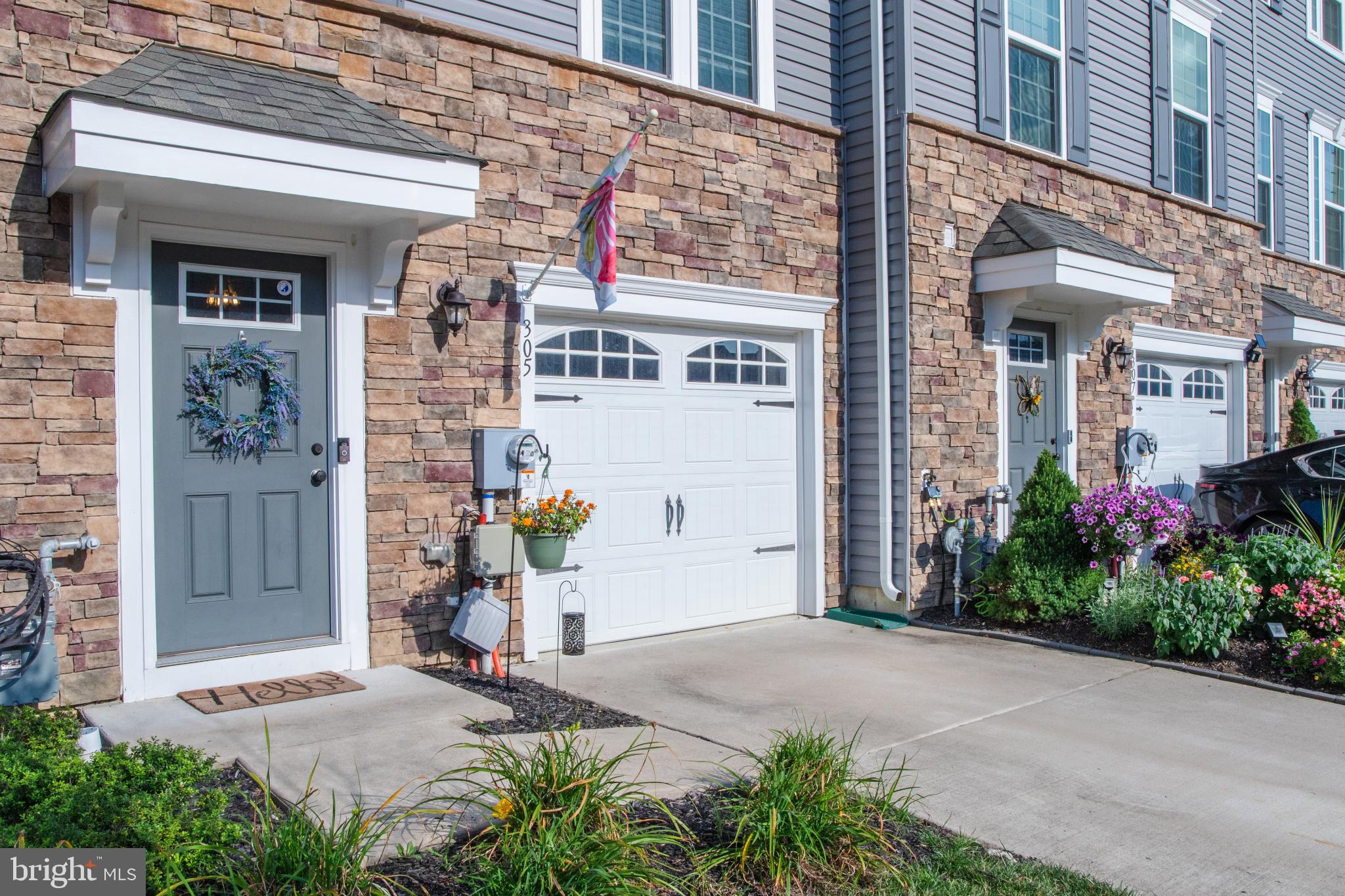 305 PINNACLE PLACE