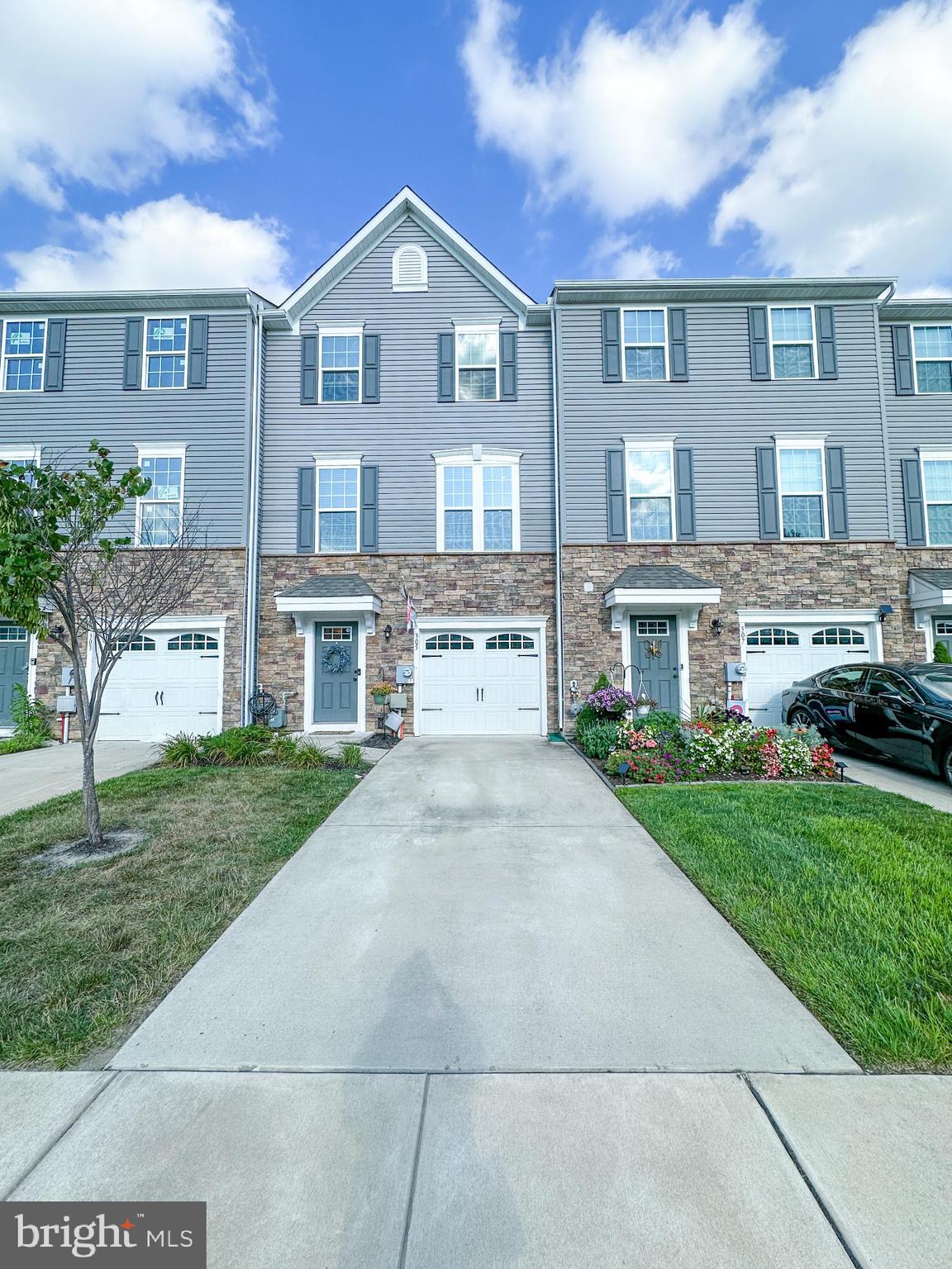 305 PINNACLE PLACE