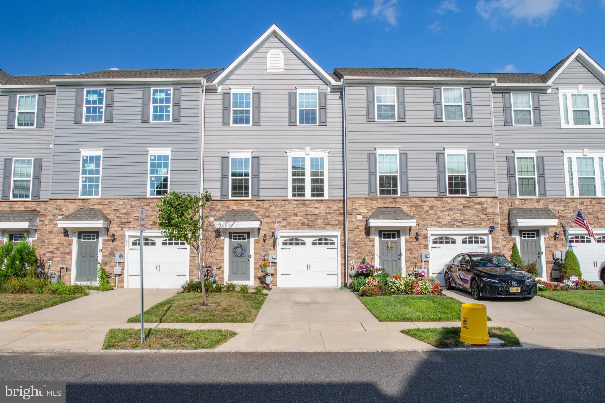 305 PINNACLE PLACE