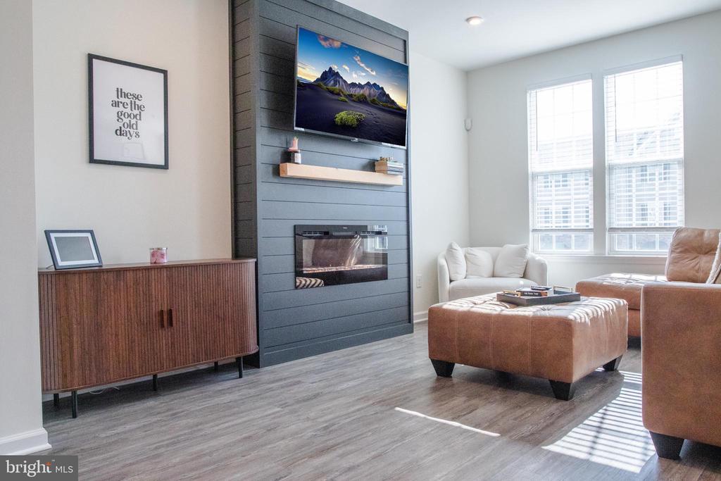 305 PINNACLE PLACE