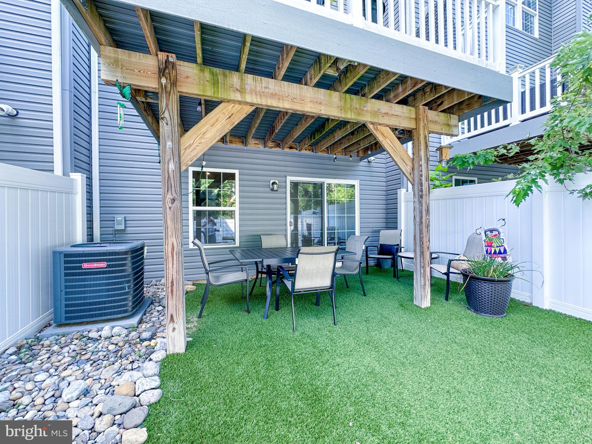 305 PINNACLE PLACE