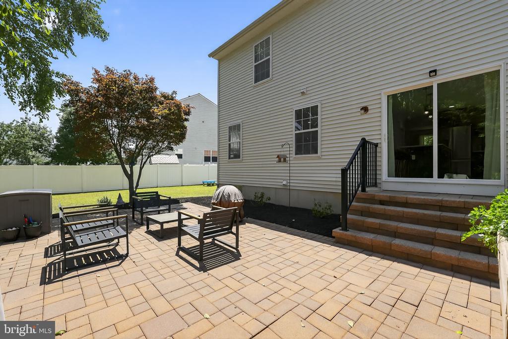 111 HOLLY DRIVE