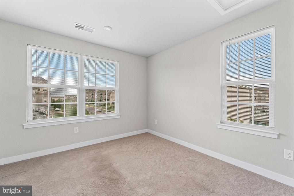 2 SPARROW CIRCLE