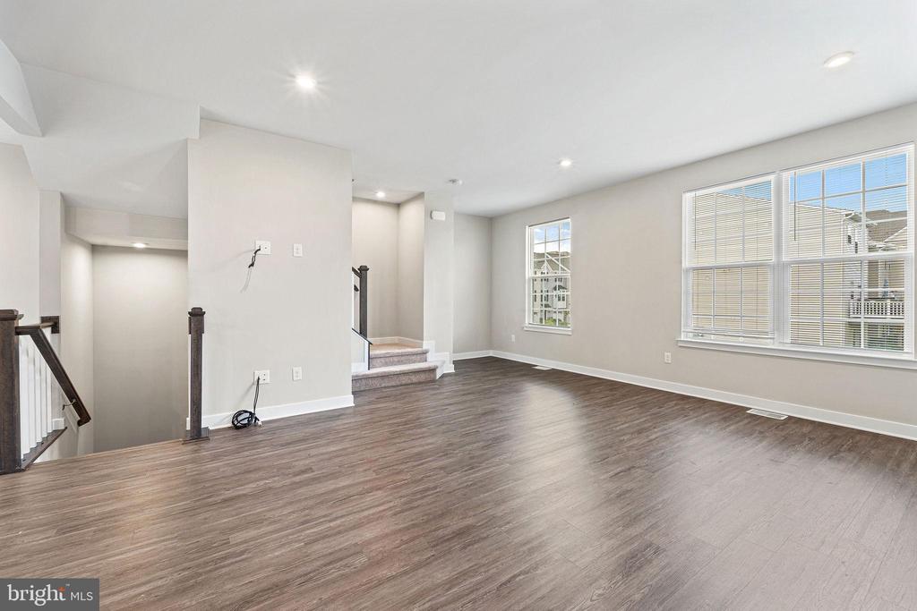 2 SPARROW CIRCLE