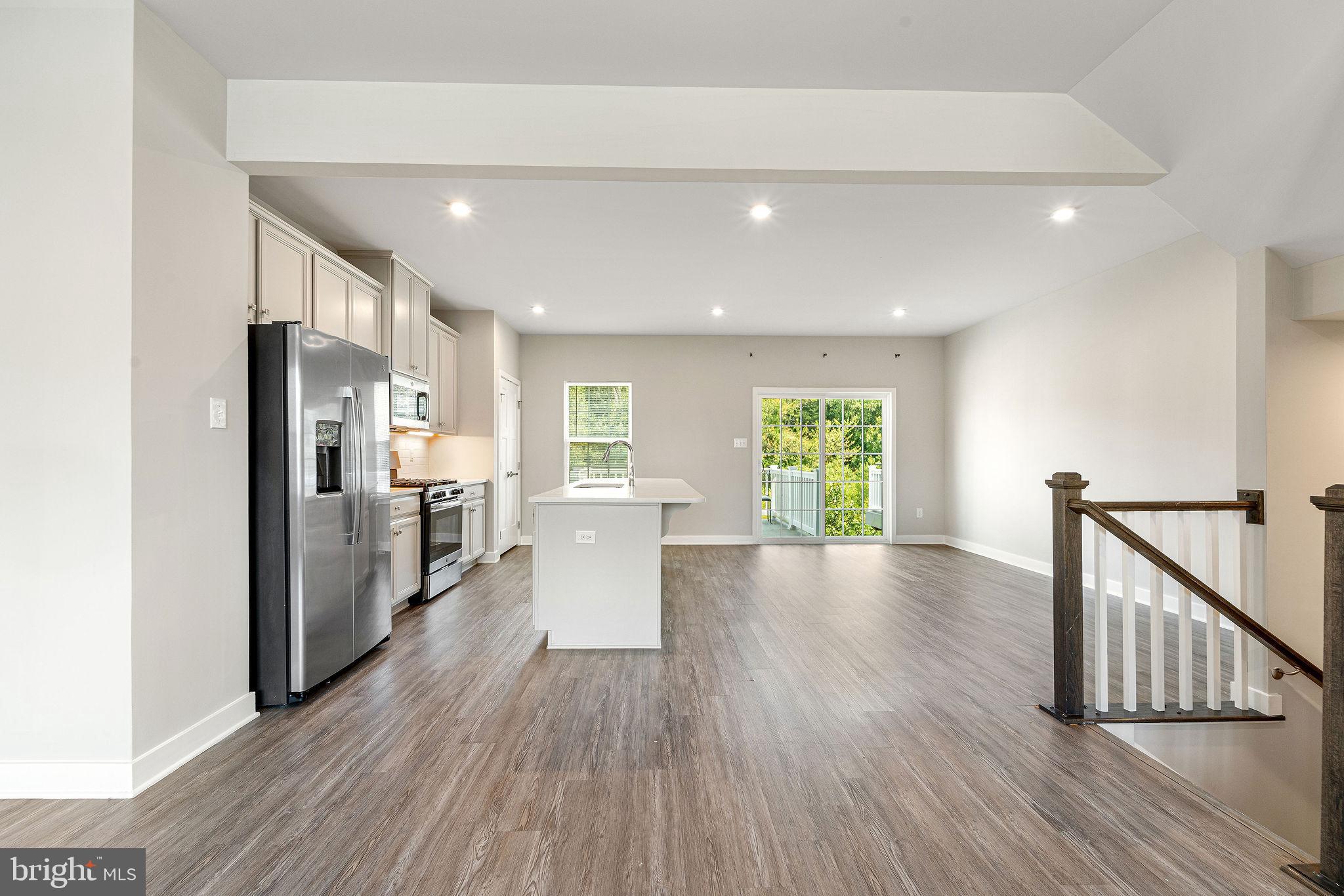 2 SPARROW CIRCLE