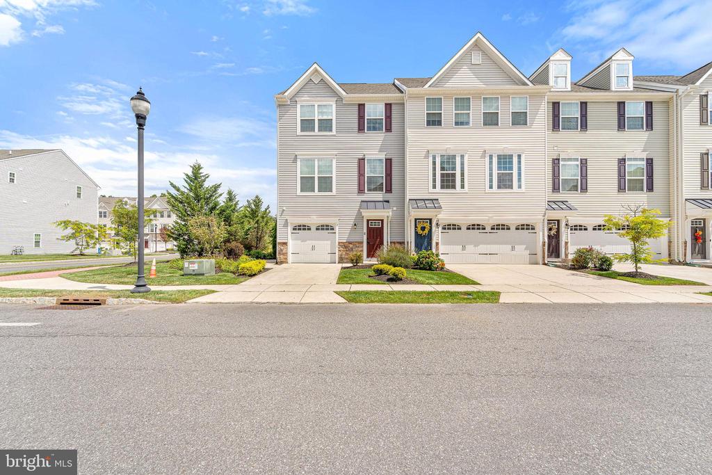 2 SPARROW CIRCLE