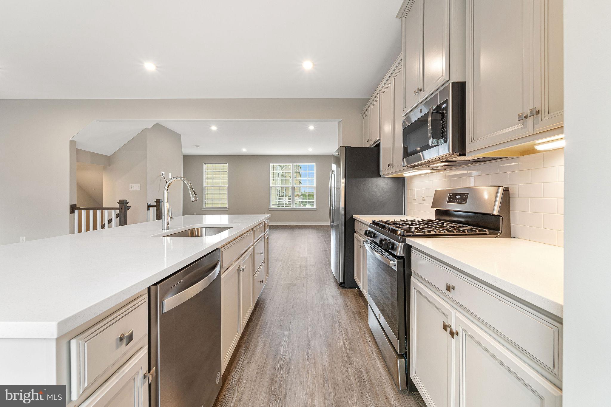 2 SPARROW CIRCLE
