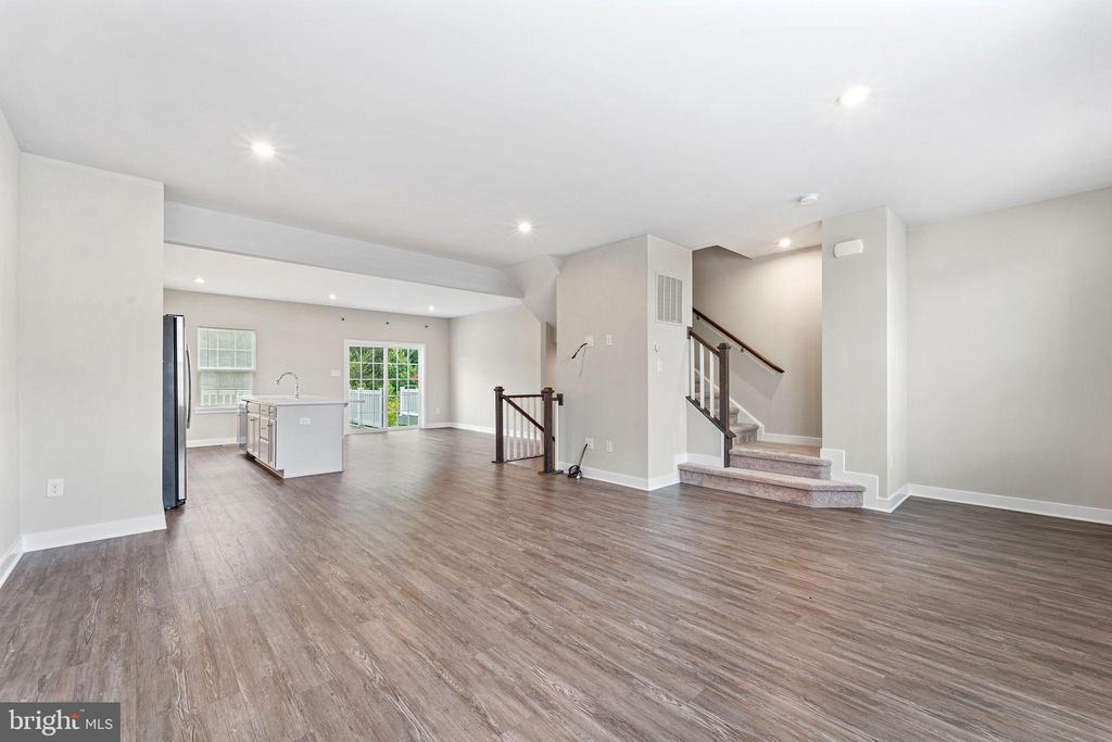 2 SPARROW CIRCLE