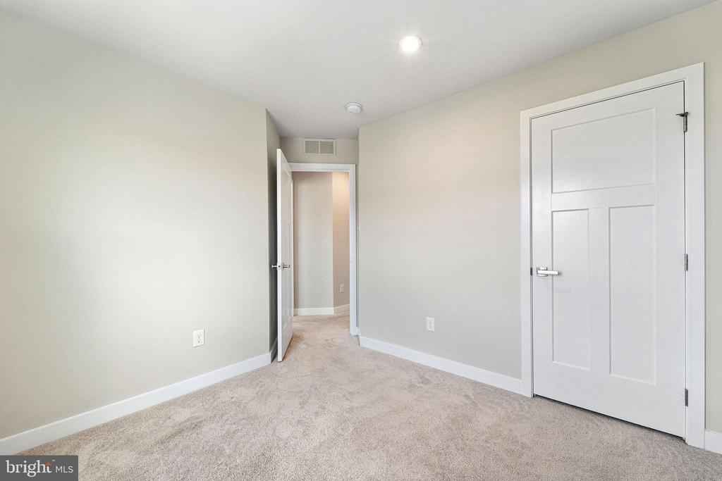 2 SPARROW CIRCLE