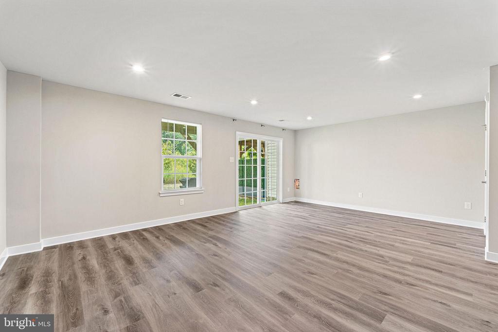 2 SPARROW CIRCLE