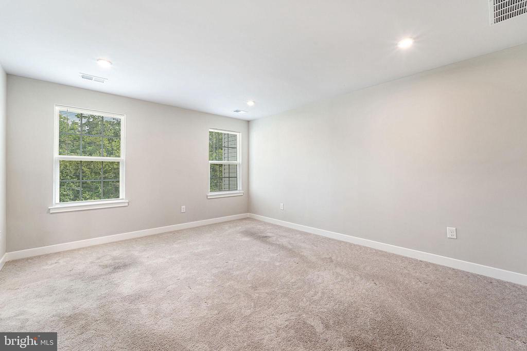2 SPARROW CIRCLE