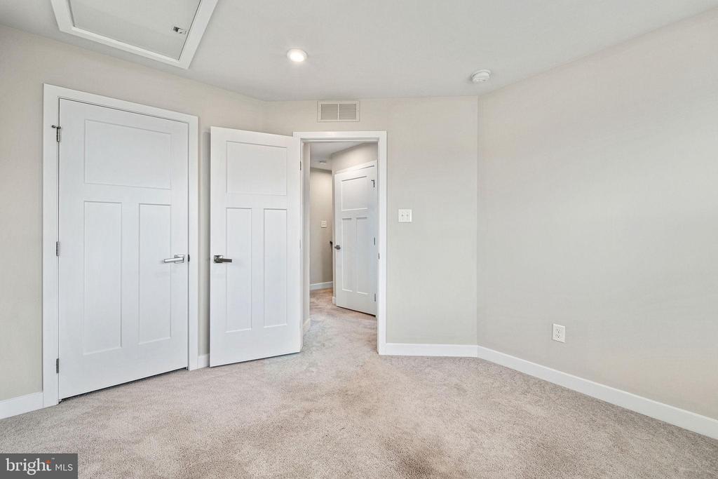 2 SPARROW CIRCLE