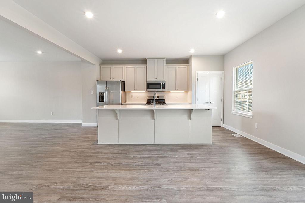2 SPARROW CIRCLE