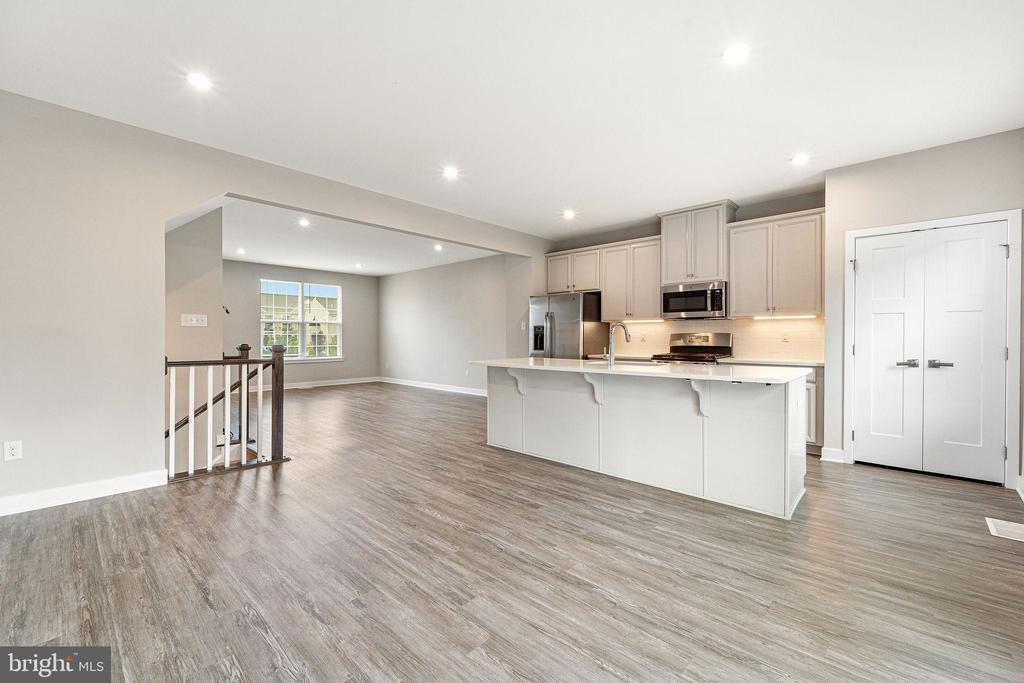 2 SPARROW CIRCLE