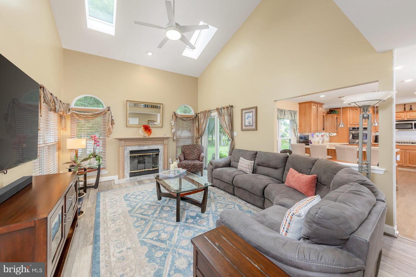 1401 Swan Ln