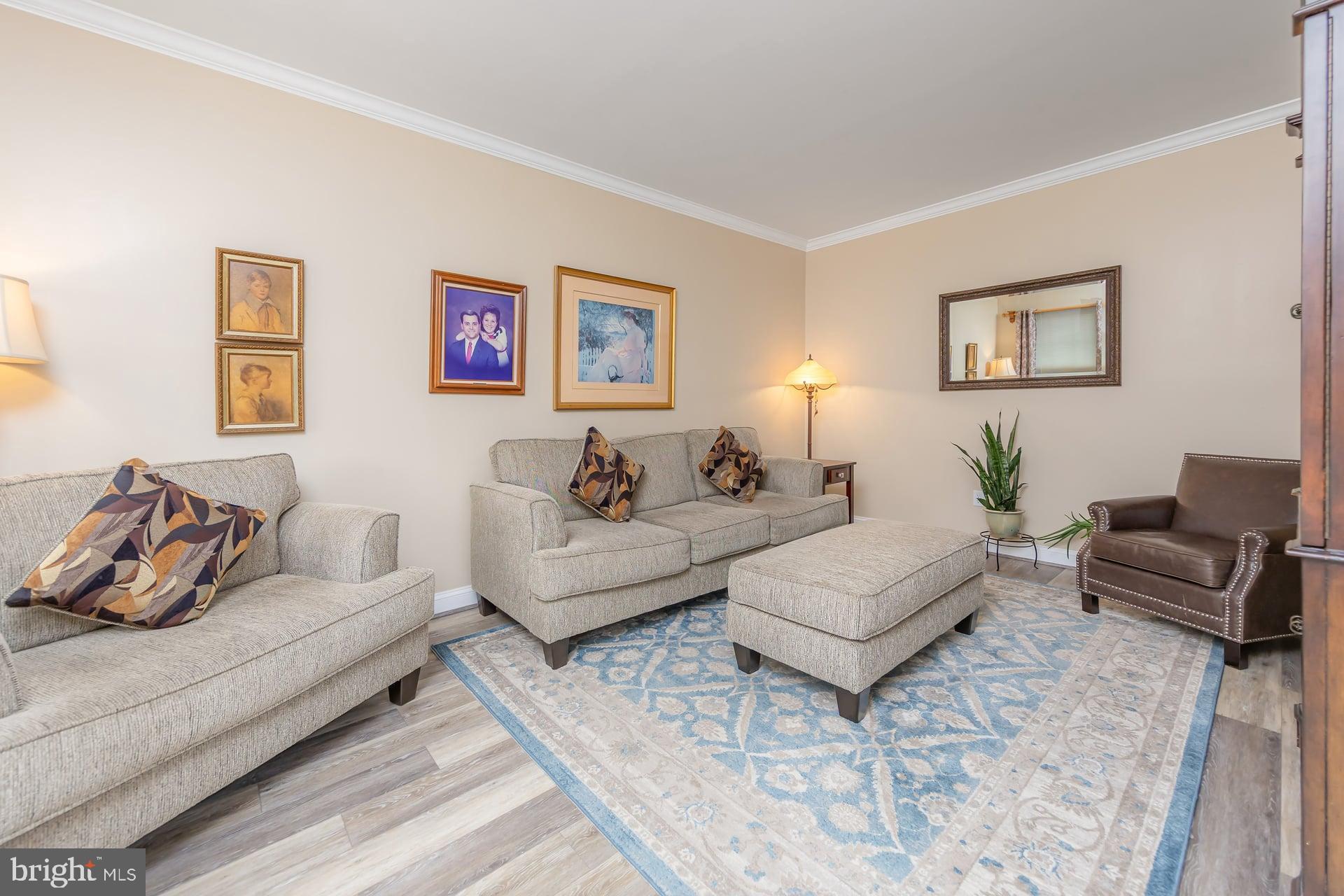 1401 Swan Ln