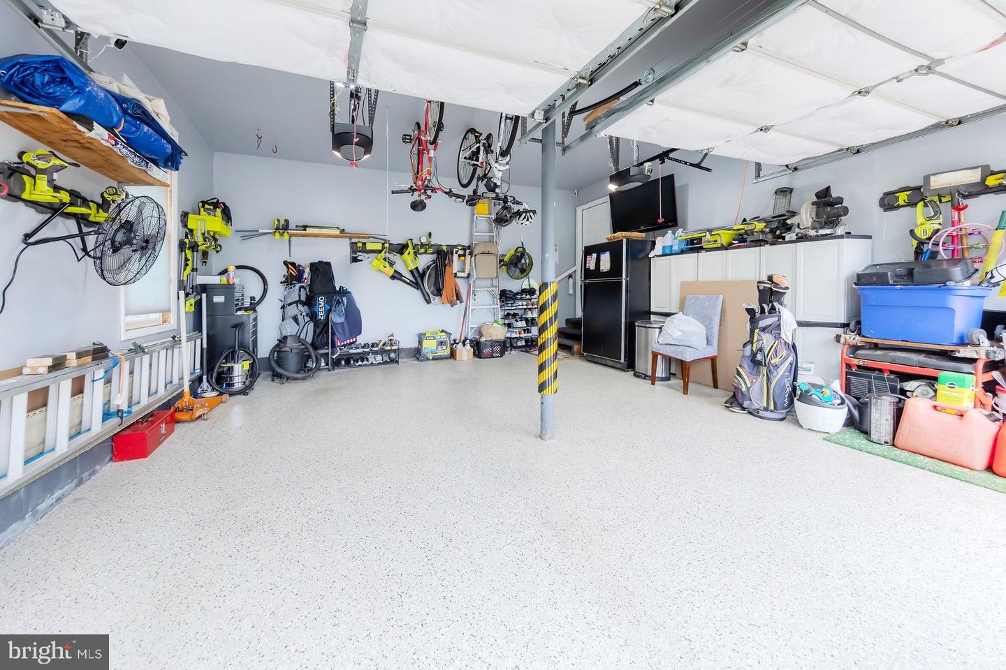 1401 Swan Ln