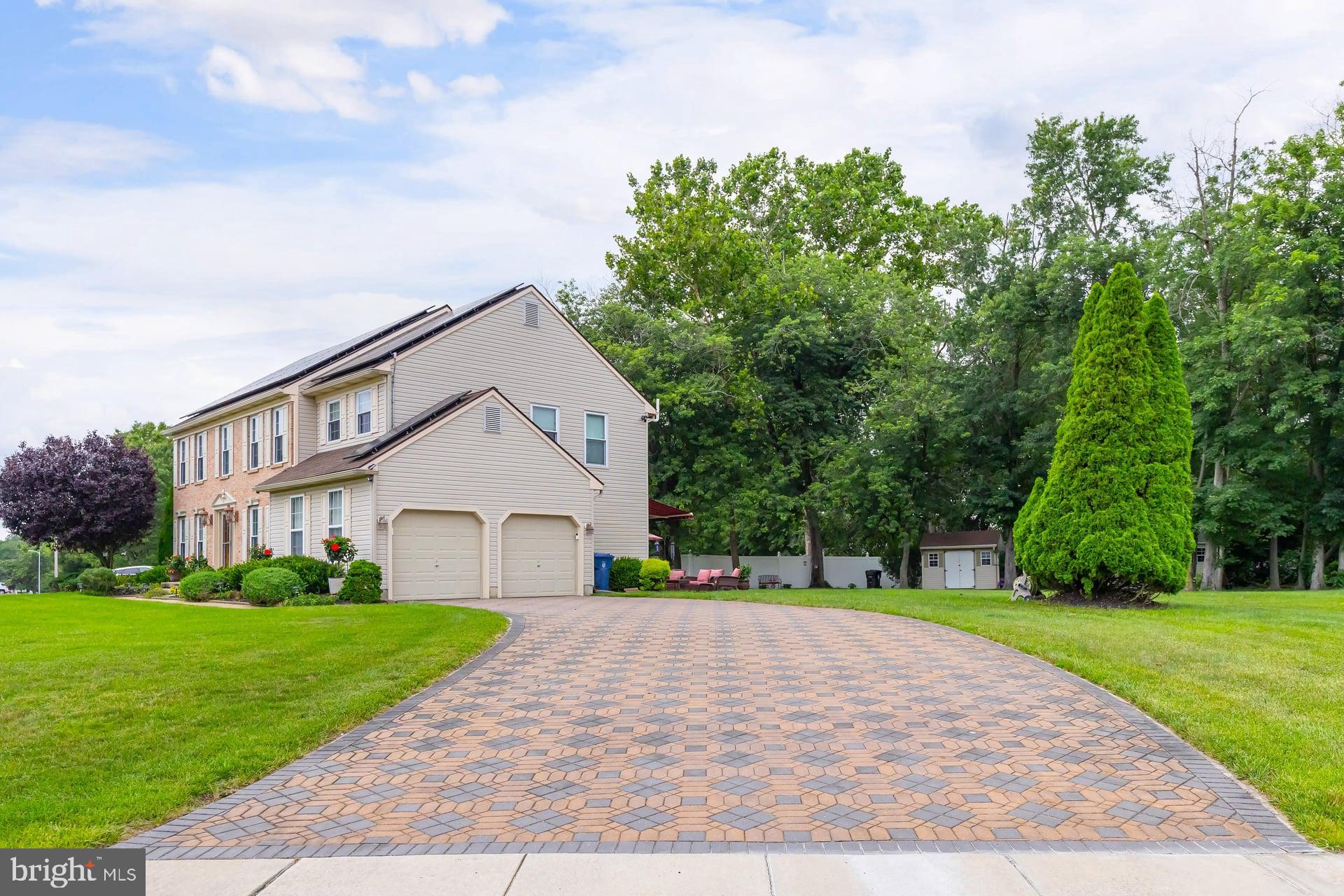 1401 Swan Ln