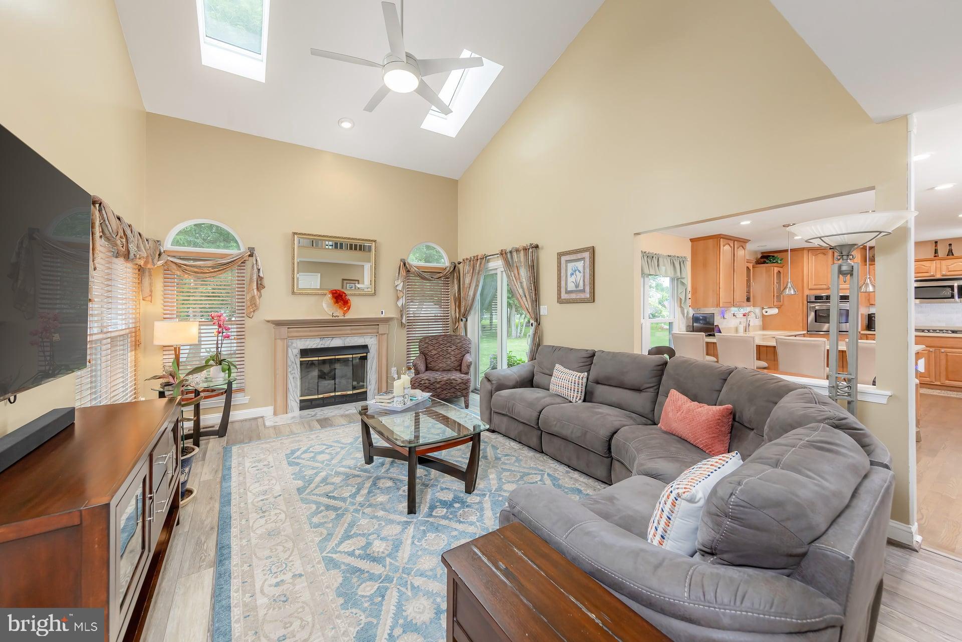 1401 Swan Ln