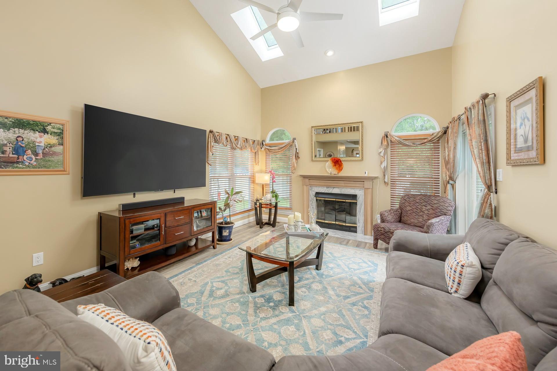 1401 Swan Ln