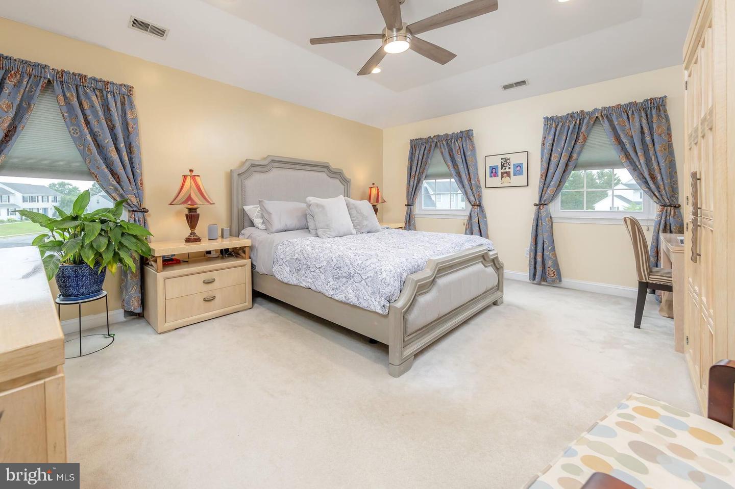1401 Swan Ln
