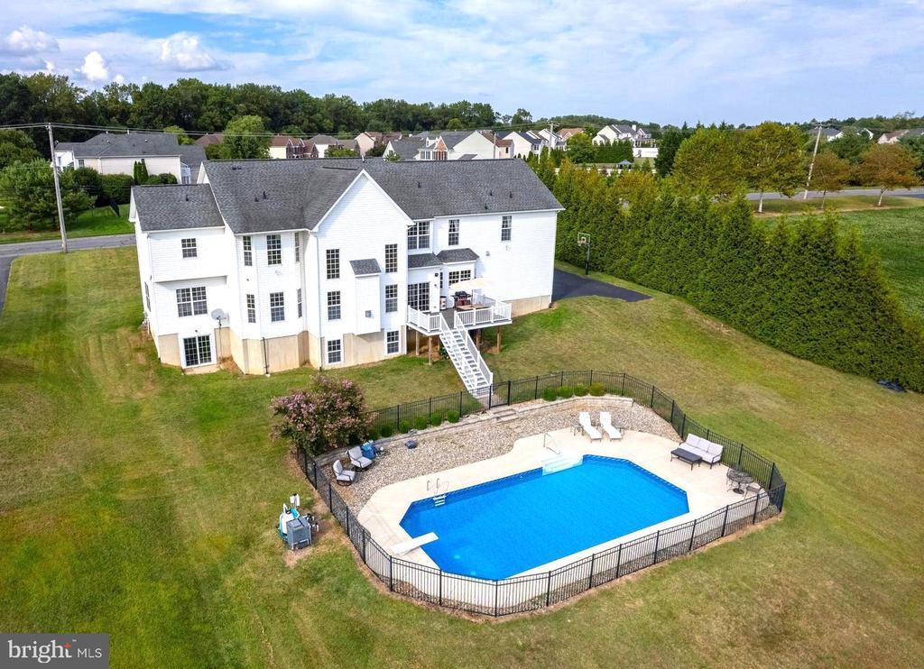 185 WOODLAND AVENUE