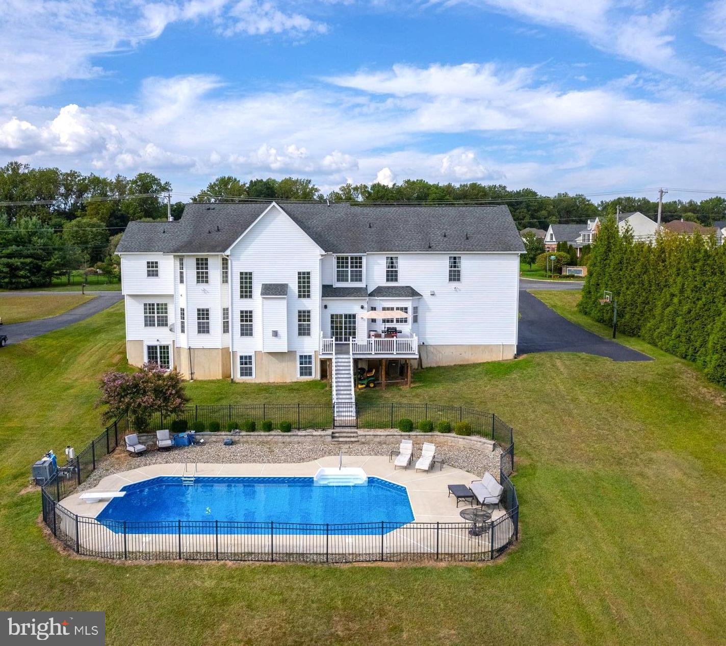 185 WOODLAND AVENUE