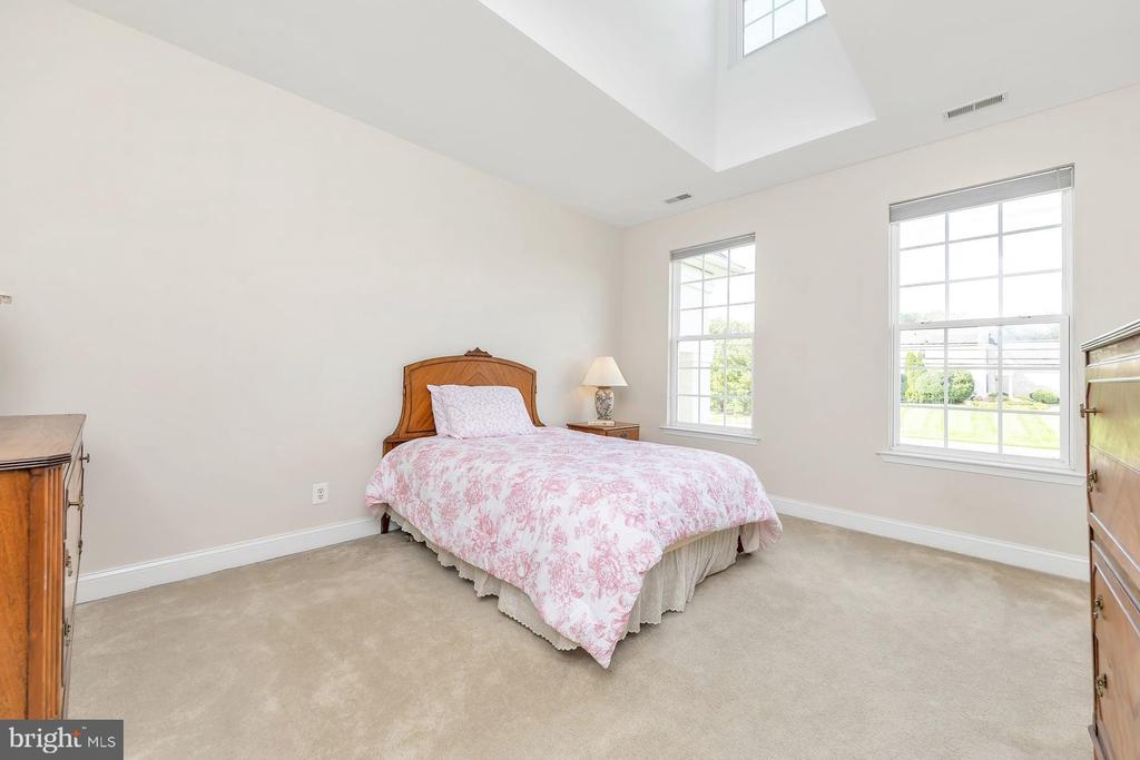 185 WOODLAND AVENUE