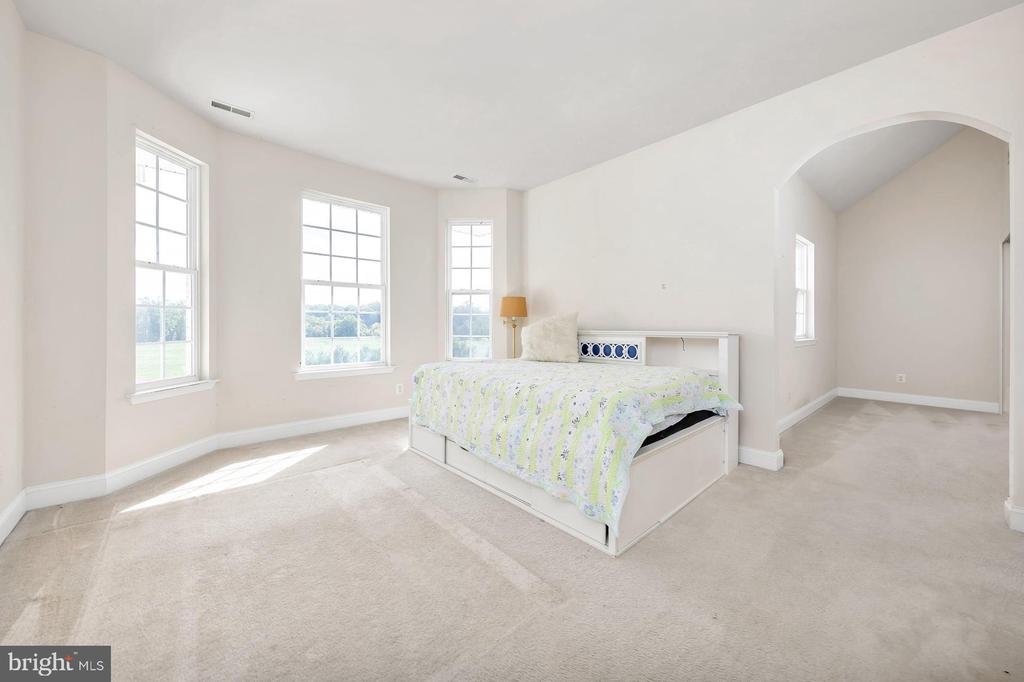 185 WOODLAND AVENUE