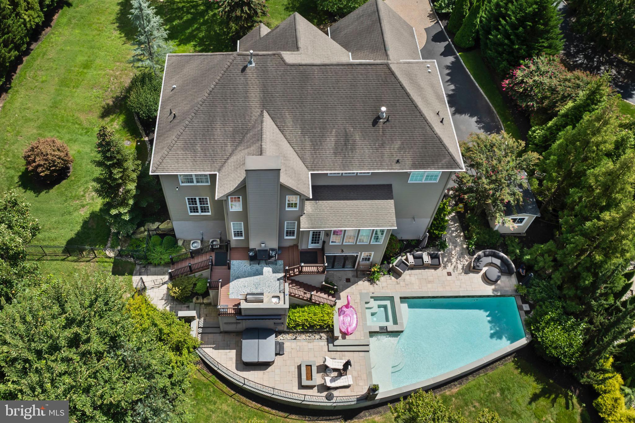 23 REGALS COURT