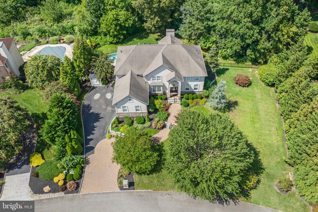 23 REGALS COURT