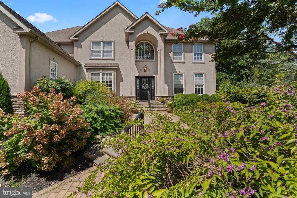 23 REGALS COURT
