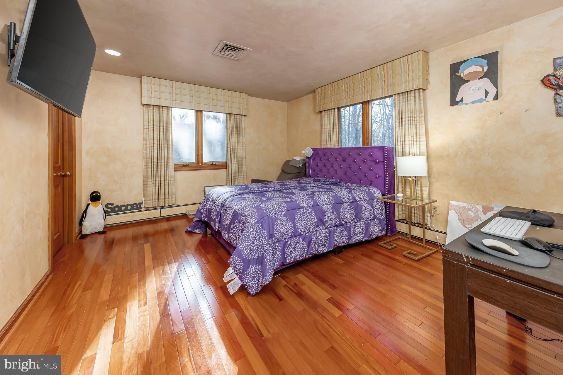 1322 COMMISSIONERS ROAD