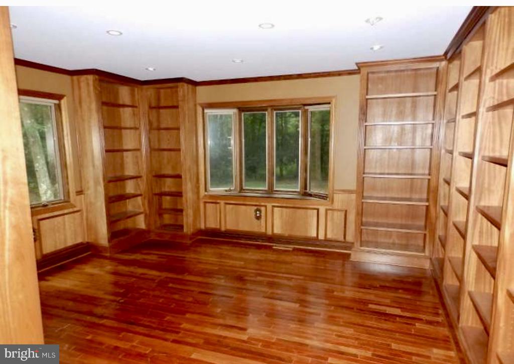 1322 COMMISSIONERS ROAD