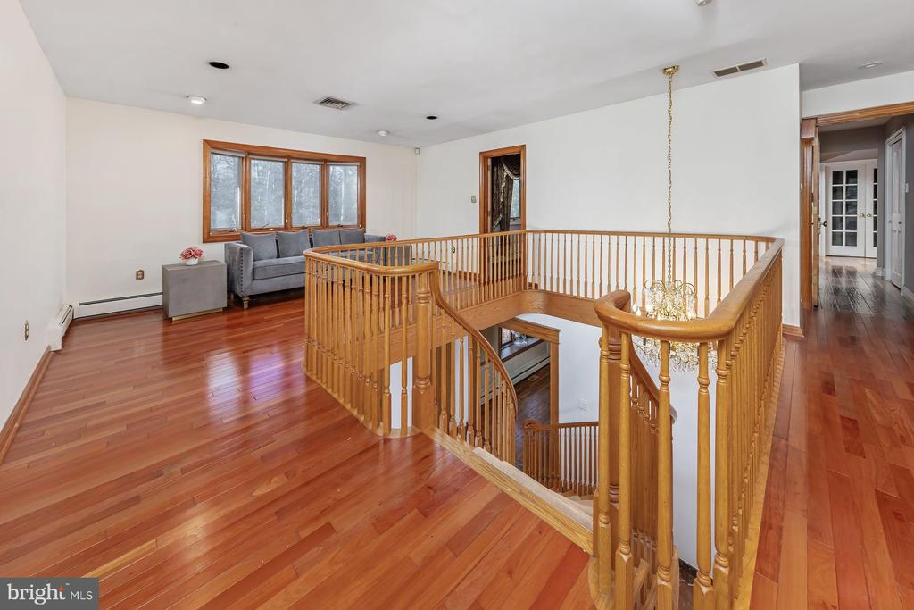 1322 COMMISSIONERS ROAD