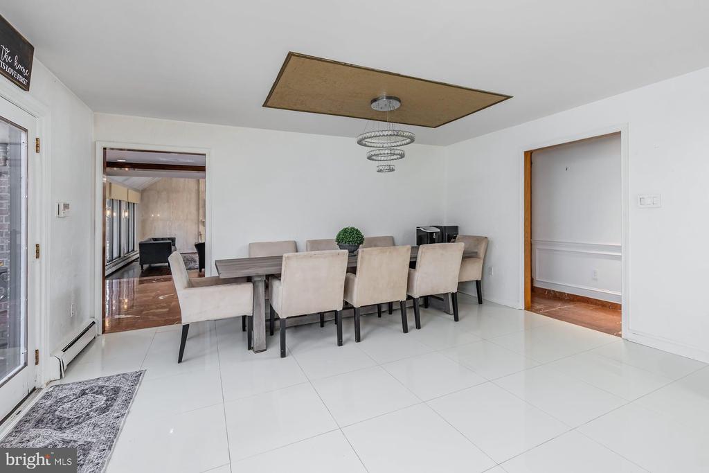 1322 COMMISSIONERS ROAD